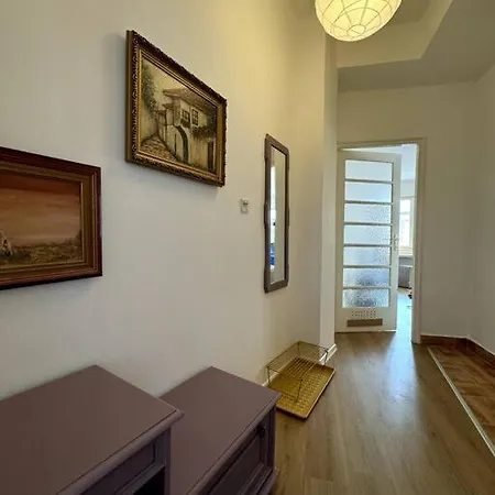 In The Center Apartment *